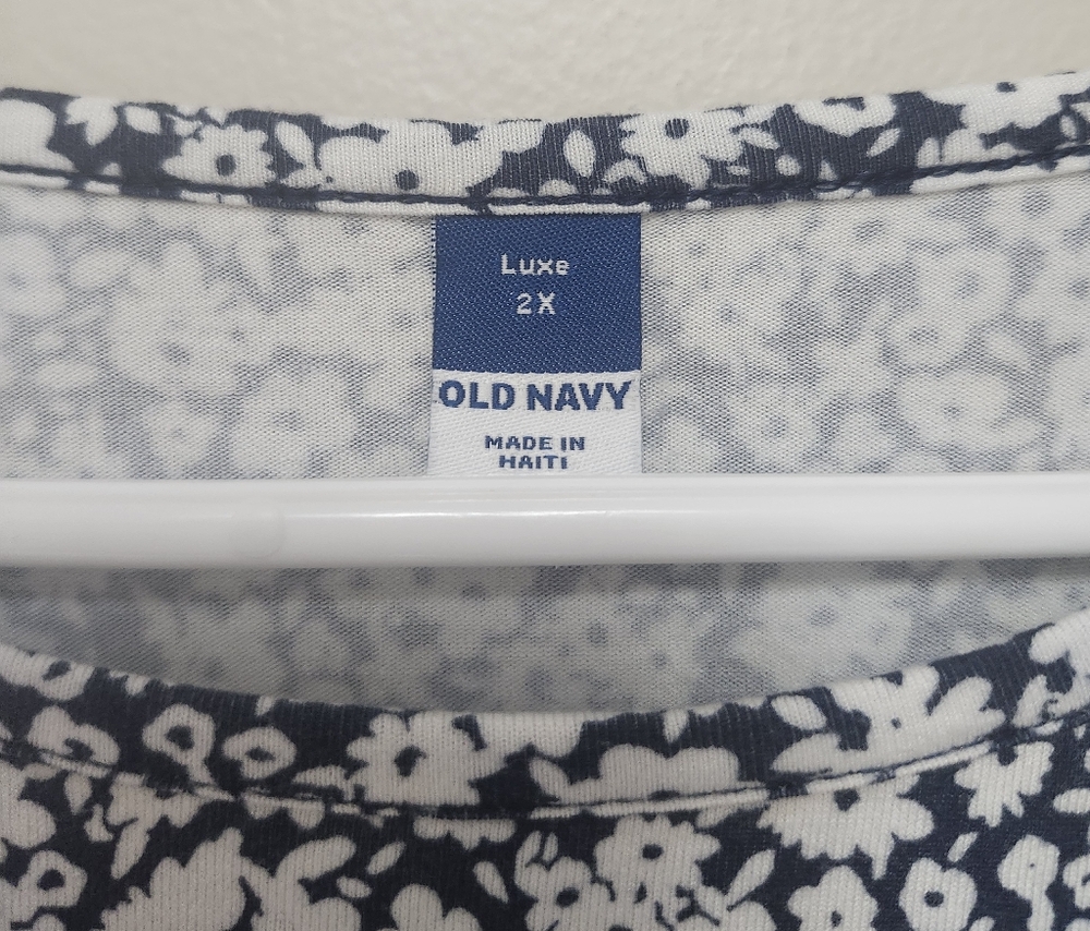 Old Navy Luxe Short Sleeve T-Shirt Bundle Navy Floral Navy Stripes Womens 2x - Picture 3 of 8